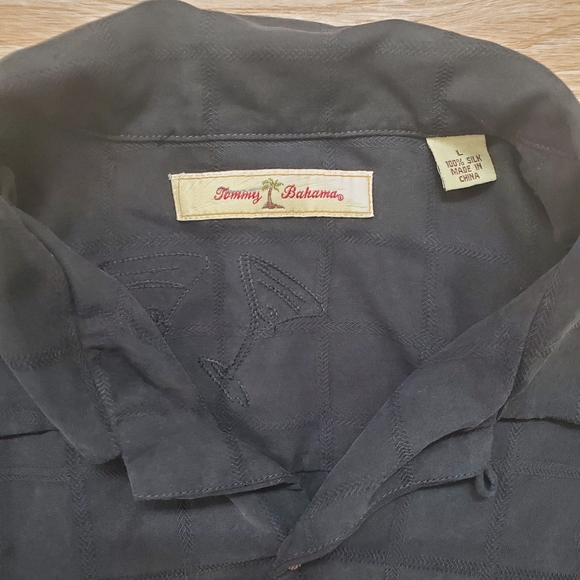 Tommy Bahama Shirt - Picture 2 of 3